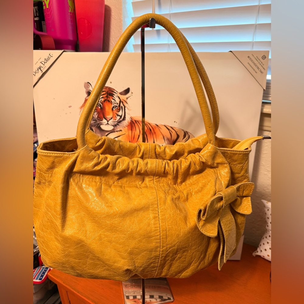 Innue Chic Yellow Shoulder Bag with Bow Accent EUC